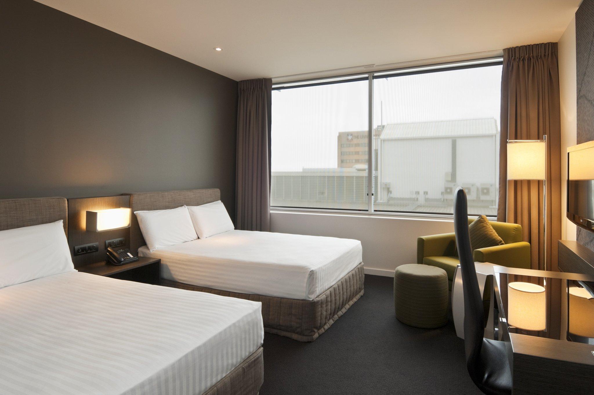 Pullman Adelaide Hotel Стая снимка