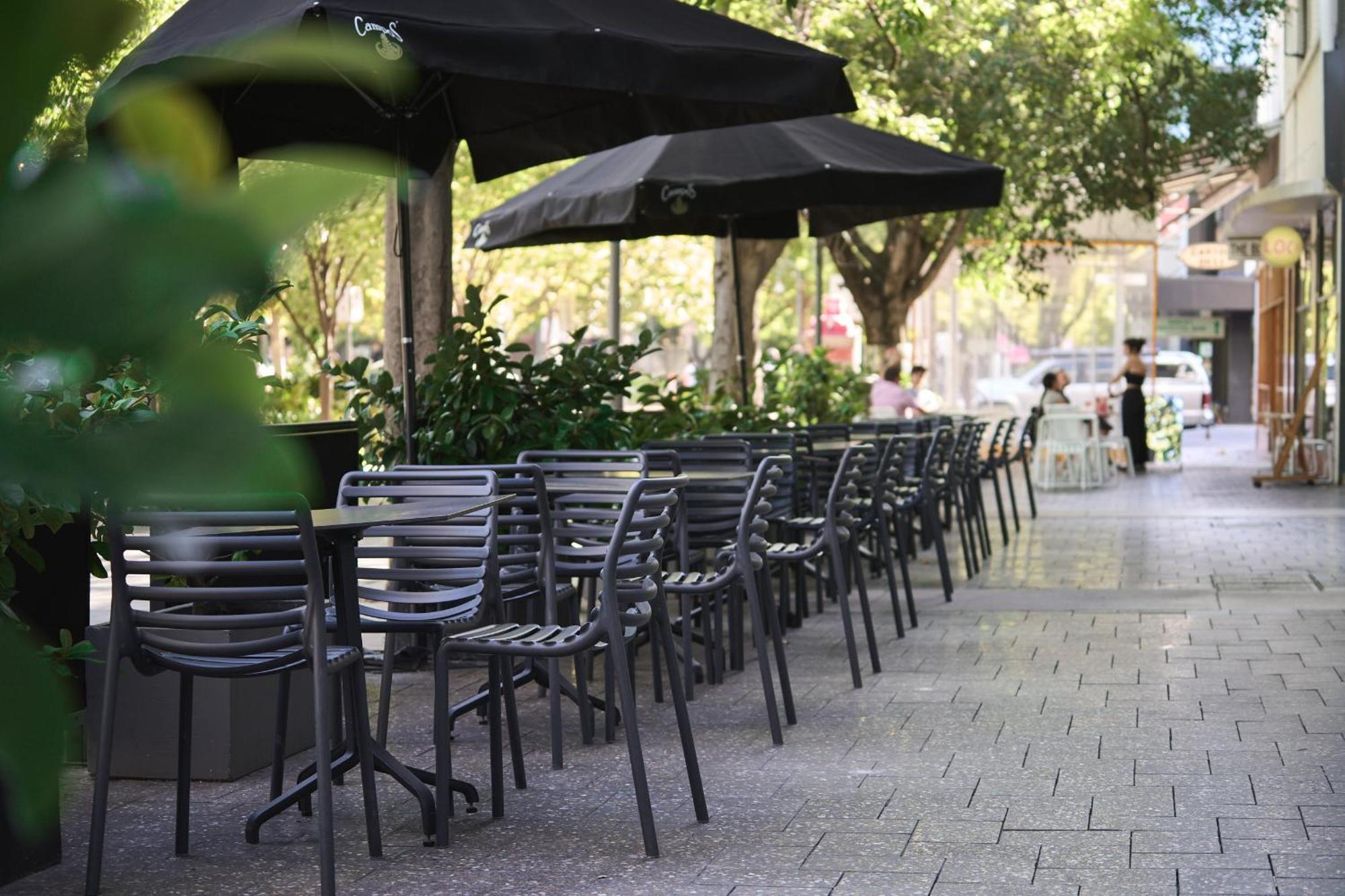 Pullman Adelaide Hotel Екстериор снимка A café in the CBD