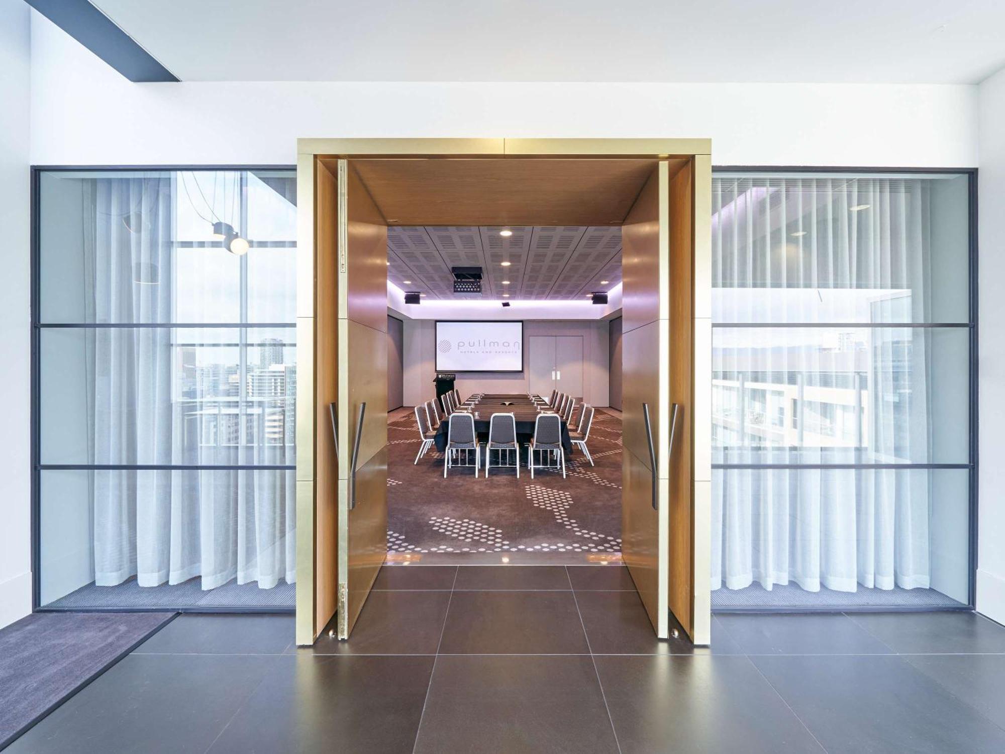 Pullman Adelaide Hotel Екстериор снимка Meeting room