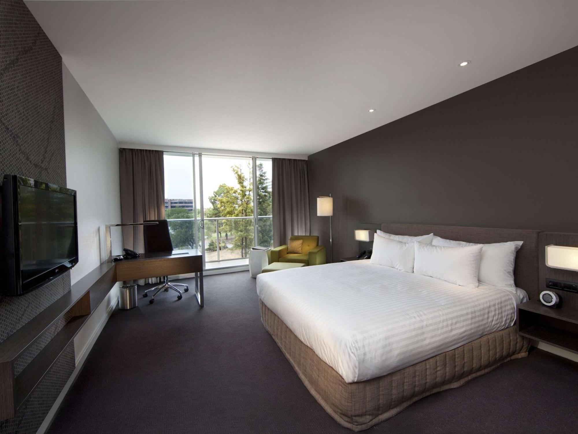 Pullman Adelaide Hotel Екстериор снимка A room at the hotel