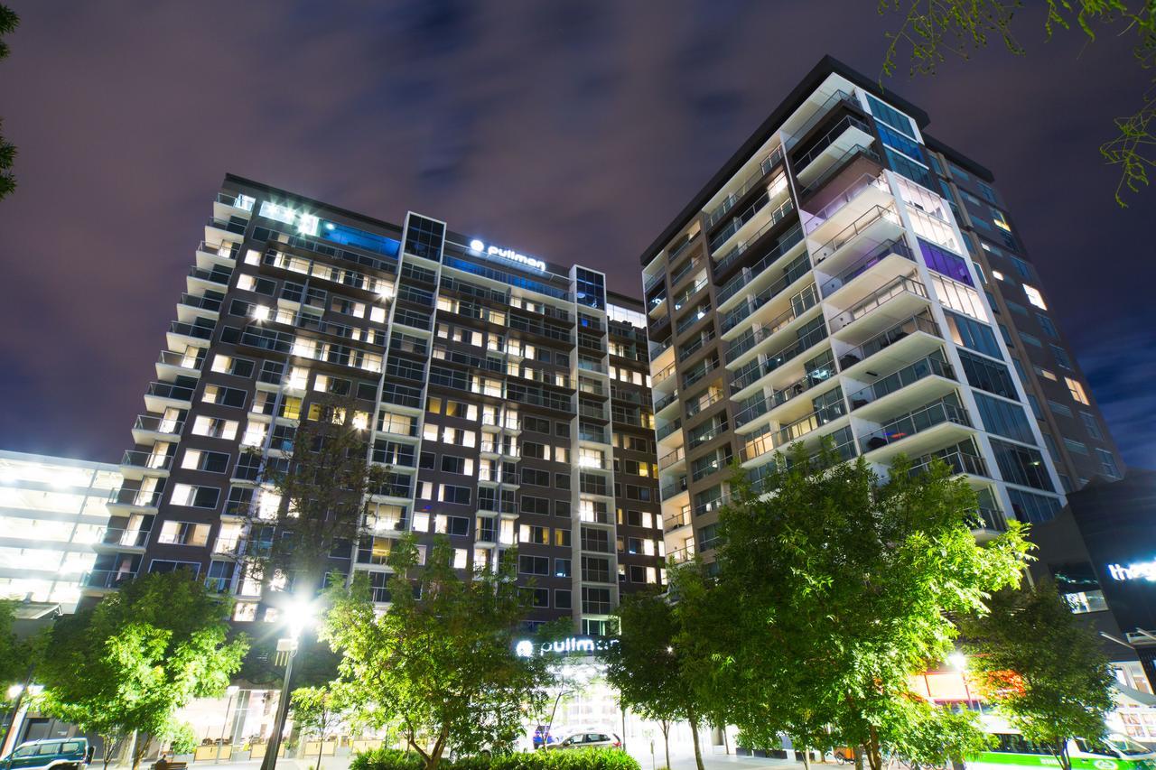 Pullman Adelaide Hotel Екстериор снимка The apartment building at night